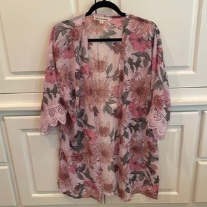 Floral kimono! Like new